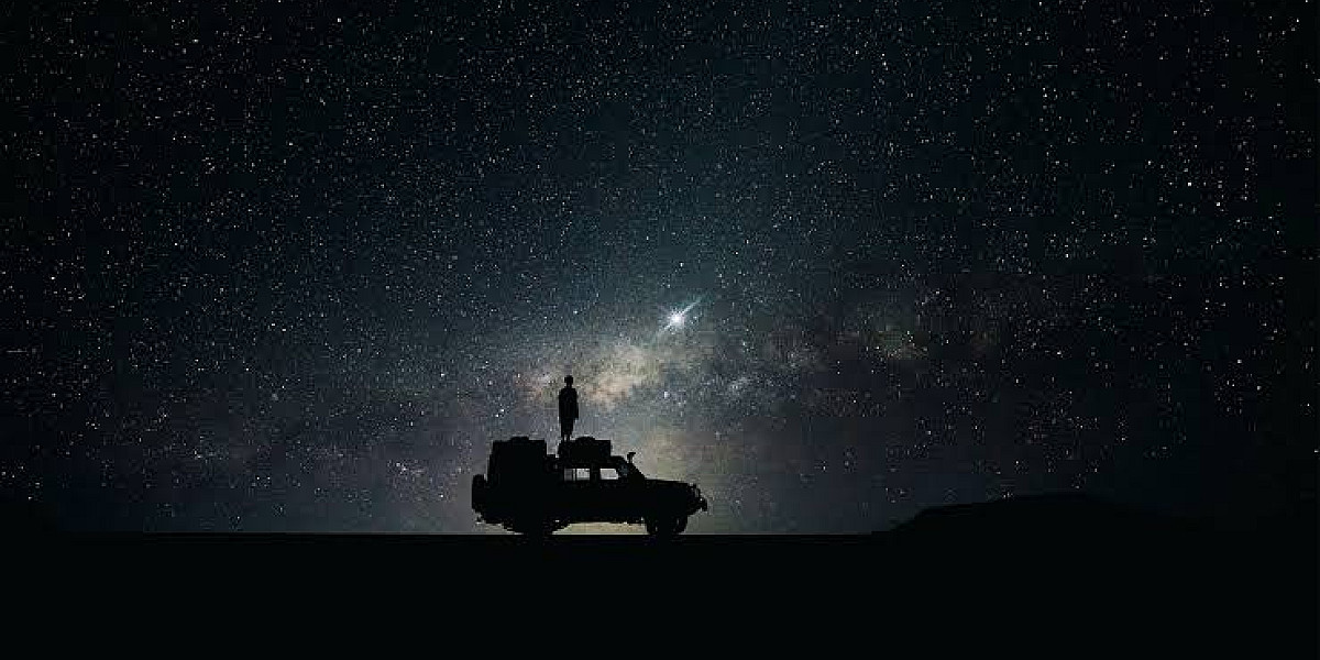چرا عکس‌های گوشی در شب کیفیت کمتری دارند؟ ۷ راه برای عکاسی بهتر در نور کم
